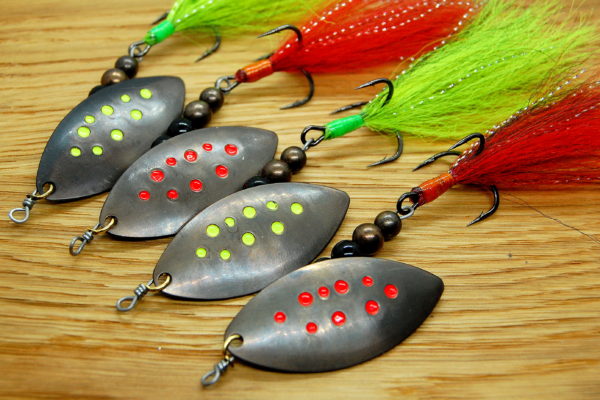 PW baits. Błystka obrotowa long 4 w wersji black