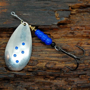 Błystka obrotowa Virra waga 20 gram. Srebrna w niebieskie kropki.